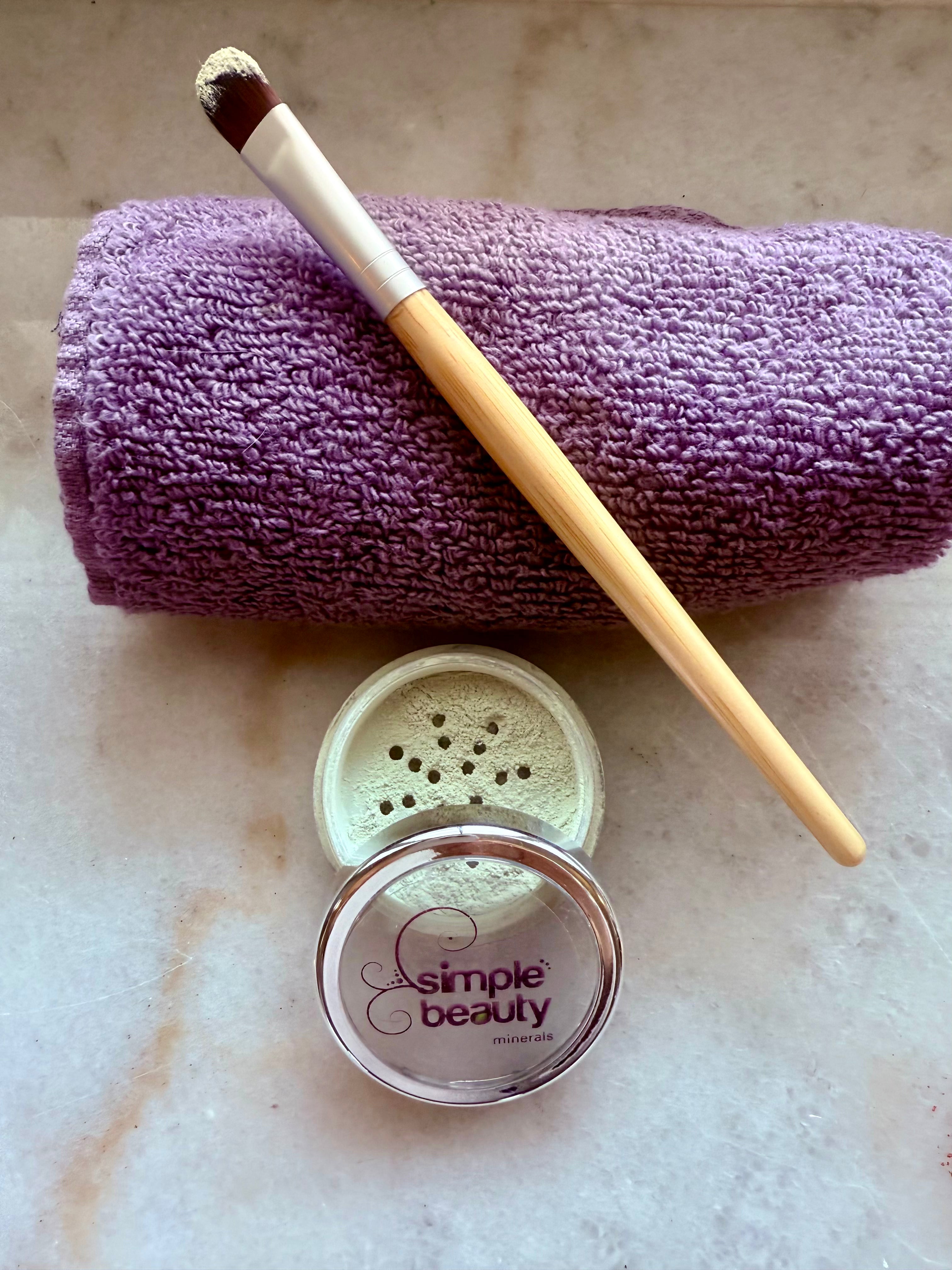 green color corrector with purple was cloth.