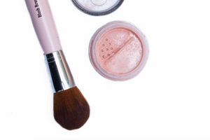 pink mineral powder and pink makeup brush