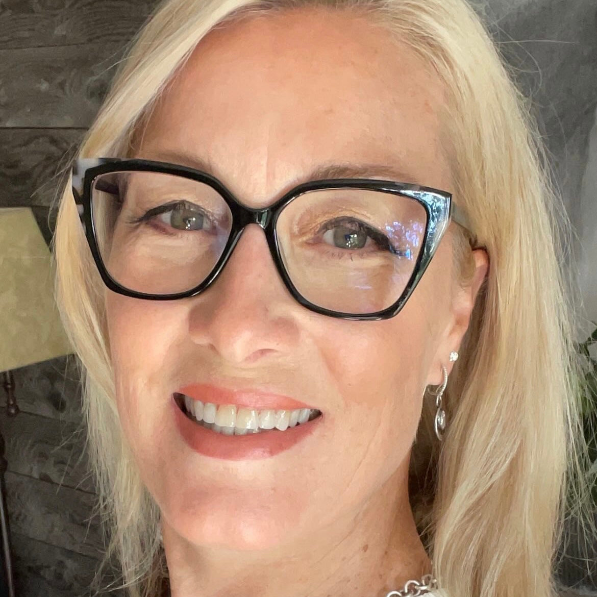 mature woman wearing neutral 1 fair mineral powder foundatio