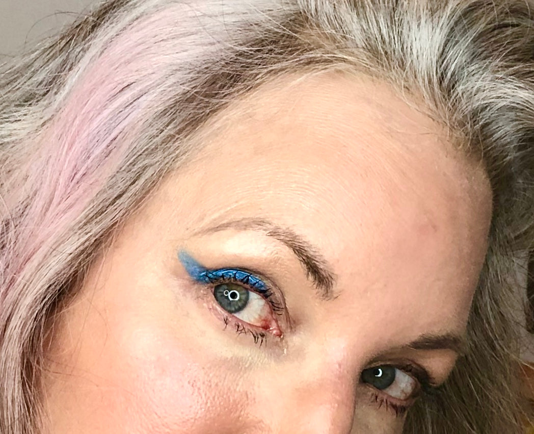 blastin blue as eye liner 2