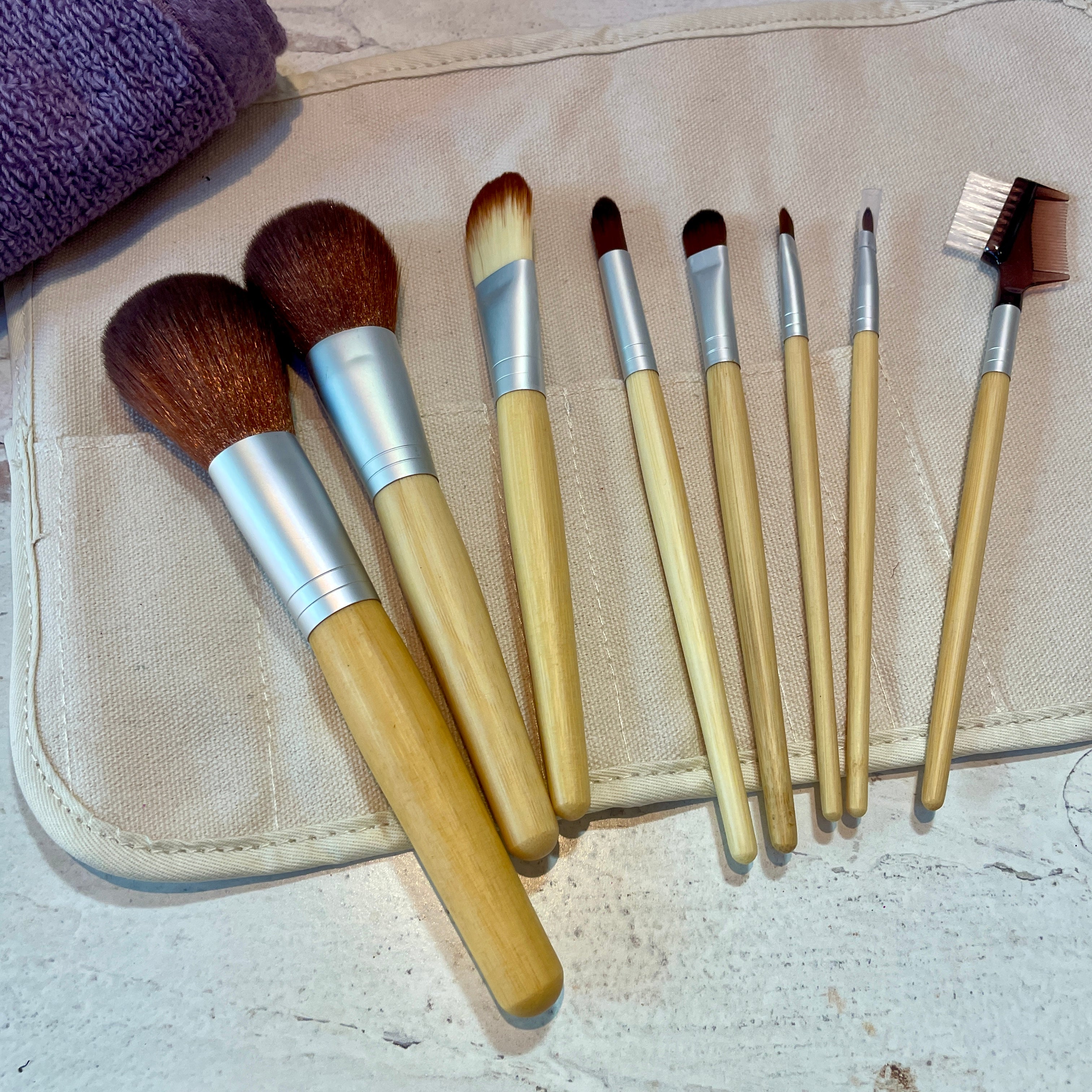 8 piece brush set open.