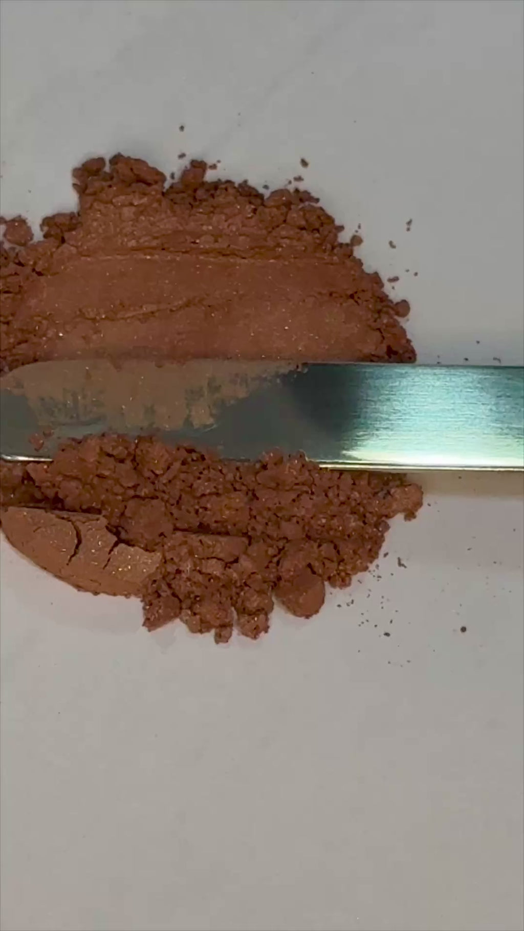 toffee mineral eyeshadow pigment spread out.