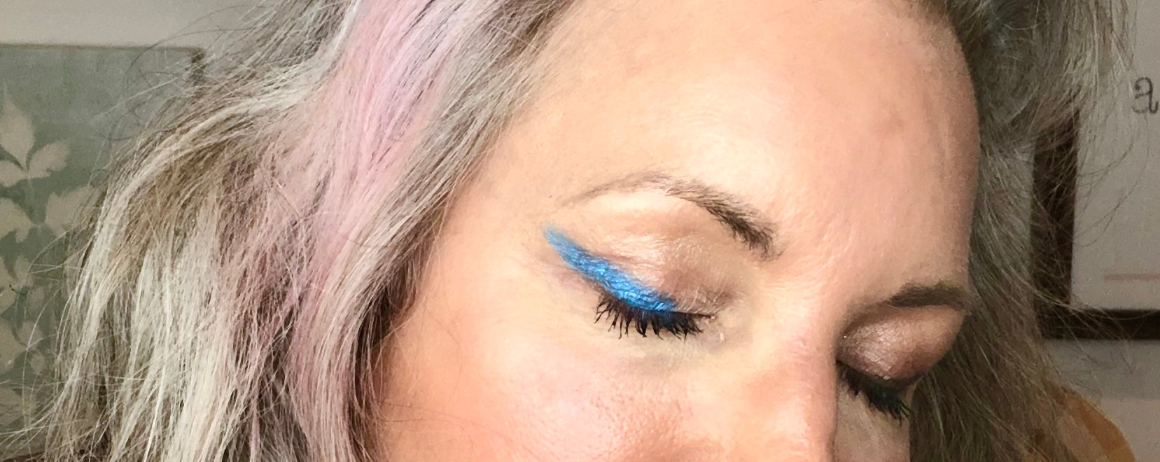 Simple Beauty Minerals - Blastin Blue Mineral Eyeshadow - simplebeautyminerals.com