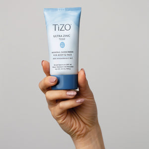 tizo mineral zinc oxide spf in hand
